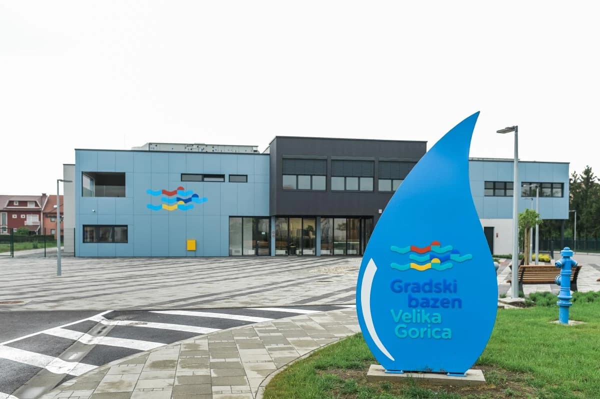 Bazen Velika Gorica, ventilirana fasada