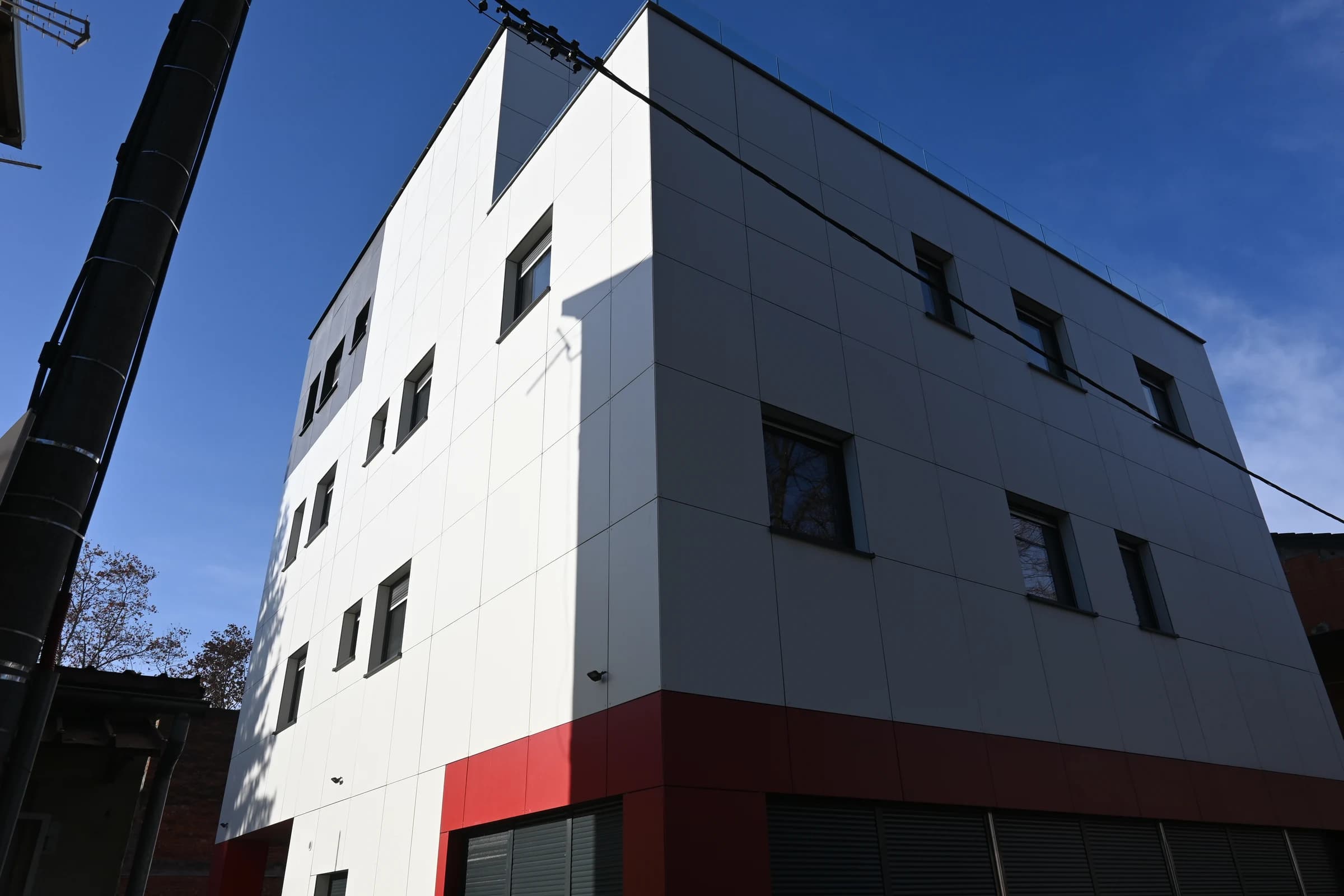 Crveni Križ Zagreb, ventilirana fasada s pločama Swisspearl Carat i Swisspearl Zenor